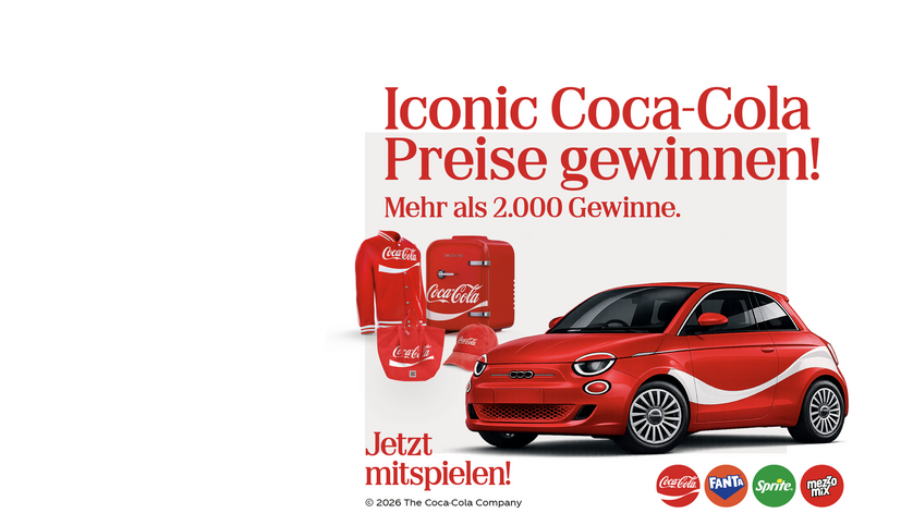 Coca-Cola Werbeanzeige mit einem roten Auto, Coca-Cola Merchandise und dem Text „Iconic Coca-Cola Preise gewinnen! Mehr als 2.000 Gewinne. Jetzt mitspielen!“